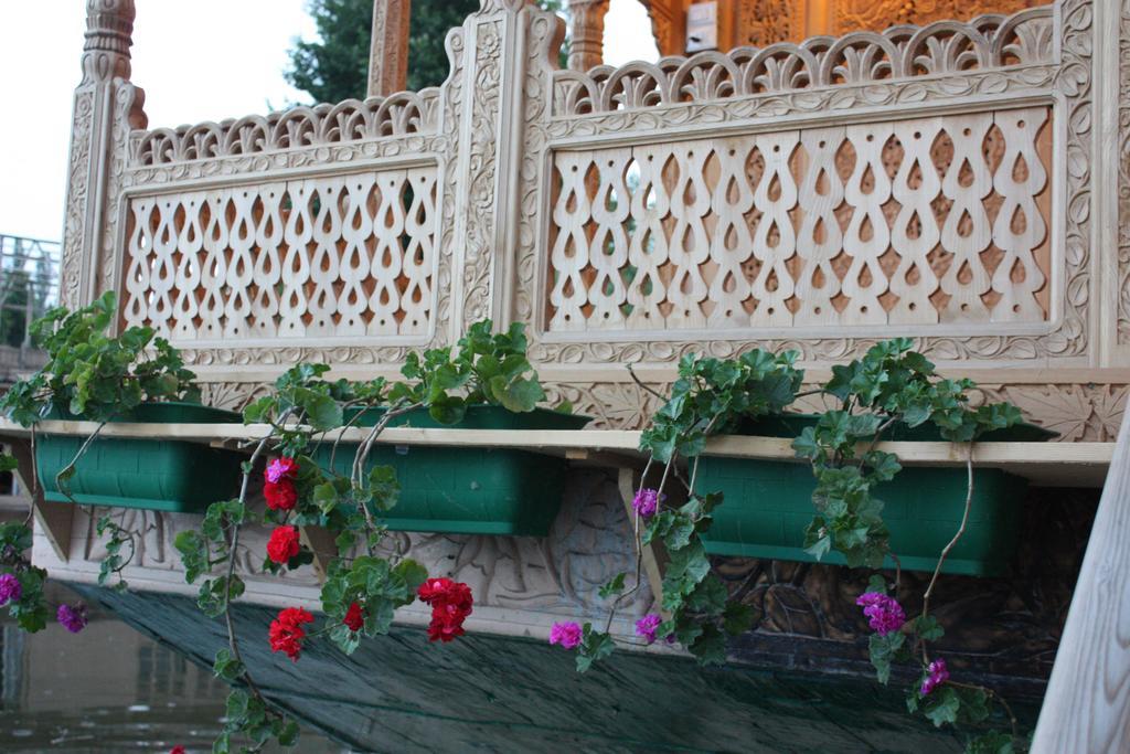 Khilona Luxury Heritage Houseboats Srīnagar Eksteriør billede