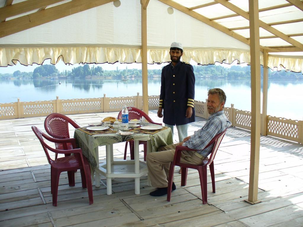Khilona Luxury Heritage Houseboats Srīnagar Eksteriør billede